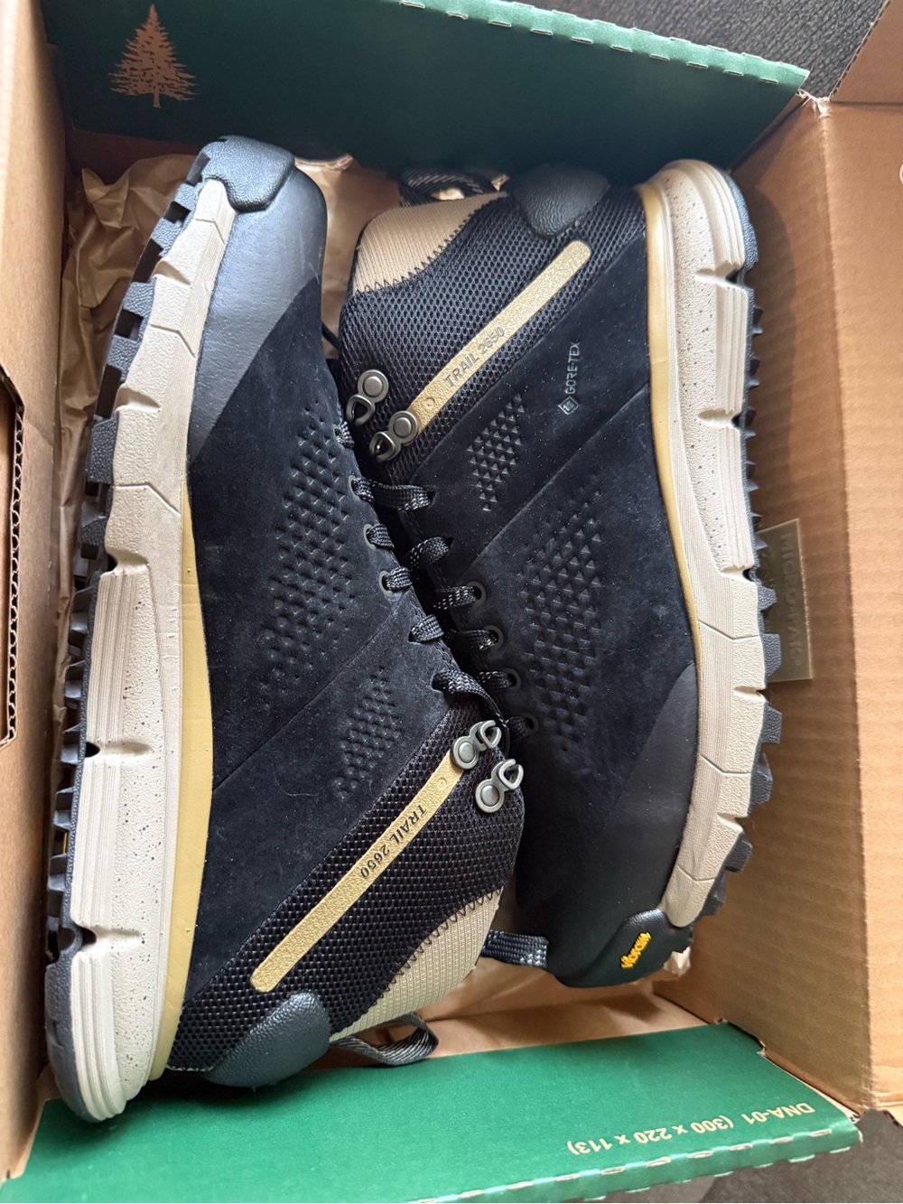 DannerTrail 2650 Mid GTX Waterproof Hiking Shoes - Black & Tan